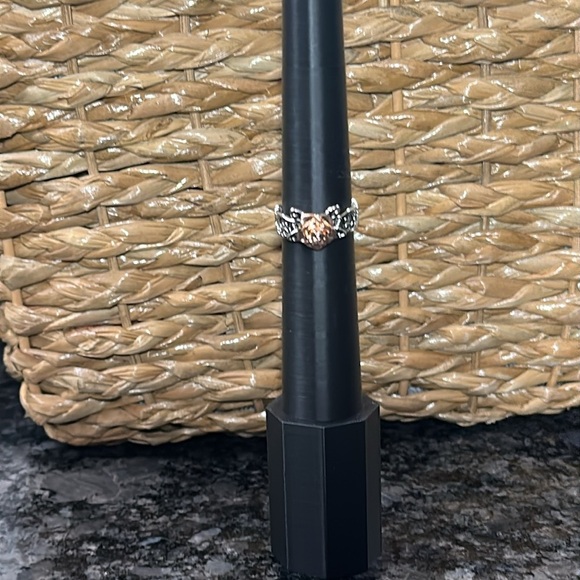 New Silver Tone Ring with Rose 🌹Giving Beauty Vibes Women’s Size 10 Ring - Picture 10 of 11